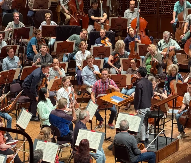 Jaco Wong rehearses the San Francisco Symphony.