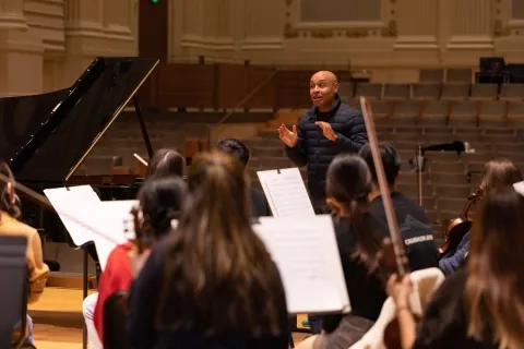 Aaron Diehl talks to the orchestra during rehearsal