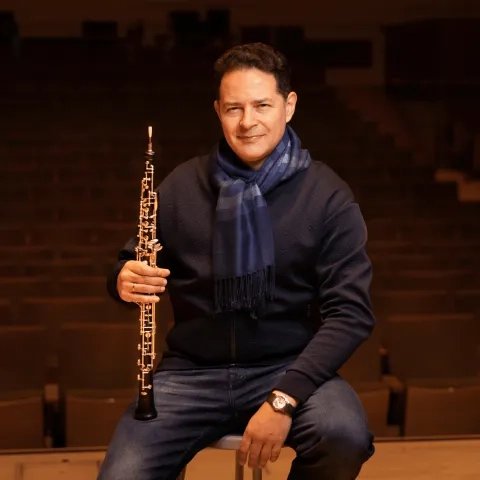 a photo of izotov with his oboe on a stool in the concert hall