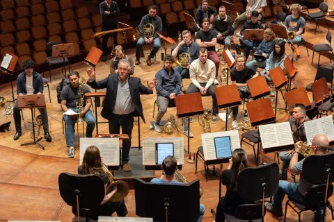 paul welcomer conducts the horn section in a rehearsal with sfcm and sfs players