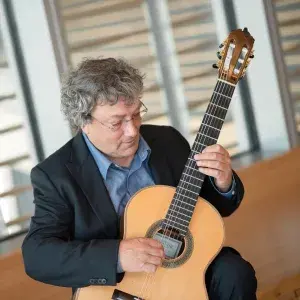 David Tanenbaum playing guitar