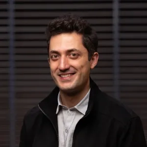 Theo Popov headshot