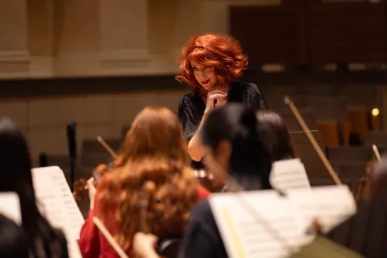 Meow Meow in rehearsal with the SFCM Orchestra.