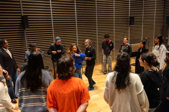 Bobby McFerrin and faculty Destani Wolf workwith students in Studio G.