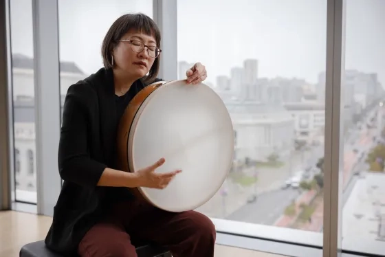 Haruka Fujii playing a frame drum.