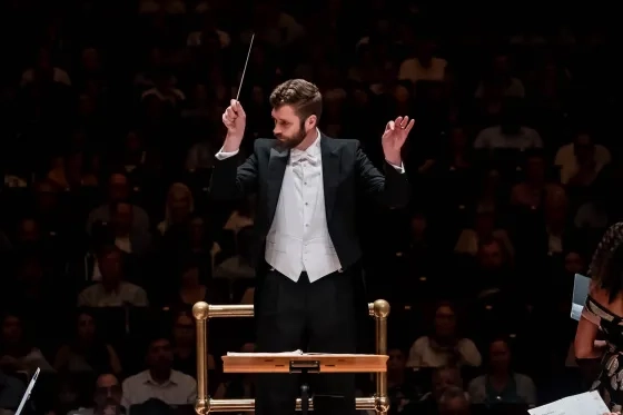 Choate conducts R. Vaughan Williams at Carnegie Hall.