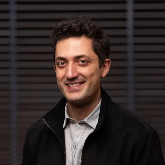 Theo Popov headshot