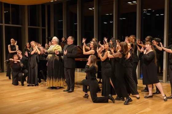 Opus 3 Artist Christine Goerke and baritone Hugh Russell perform with an ensemble of students. Opus 3 Artist Christine Goerke and baritone Hugh Russell perform with an ensemble of students.