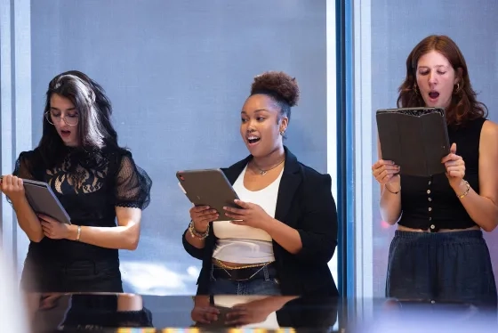 In addition to the four vocalists, the finale includes 30 students. 