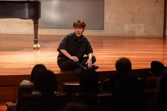 Baritone Junzhe Zhang.