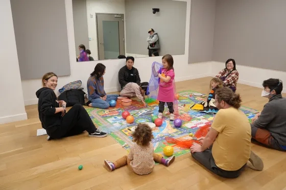 Teacher Lauren Urroz leads a Smart Start class. 