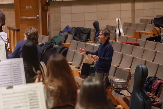 Steve Mackey offers feedback to the SFCM Orchestra.