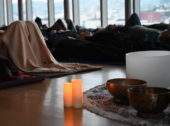 Audience members relax during the performance. 