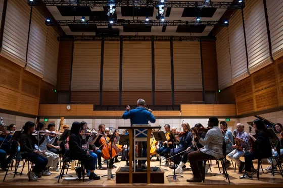Students and SFBO musicians rehearse. 