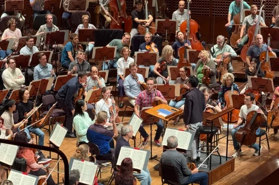 Jaco Wong rehearses the San Francisco Symphony.