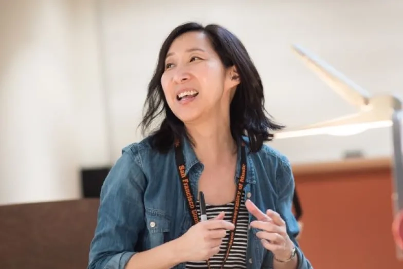 Carol Pragides headshot