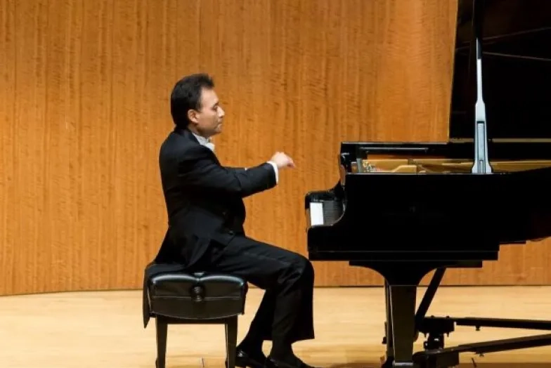 Jon Nakamatsu headshot while sitting at piano