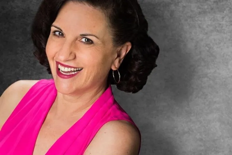 Lauren Mayer headshot