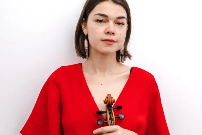 Corina Santos Headshot