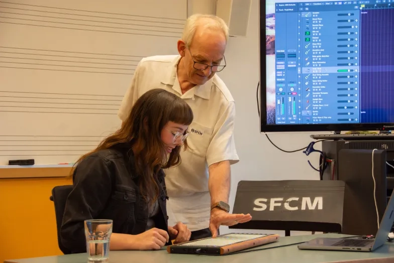 Roger Linn with a TAC student.