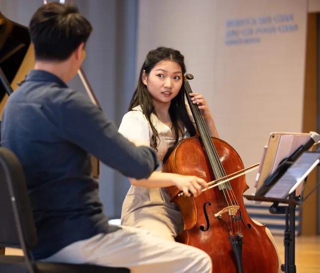 Yip-Wai Chow (left) and Alexandra Kim perform for Michael Tilson Thomas.