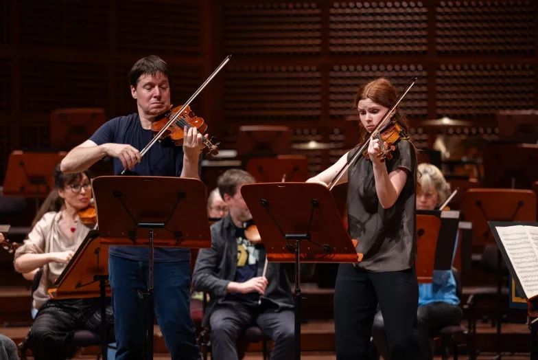 Joshua Bell performs alongside SFCM student Fiona Cunninghame-Murray