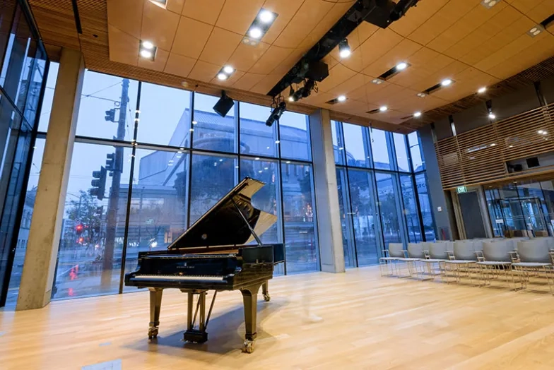 Cha Chi Ming with piano