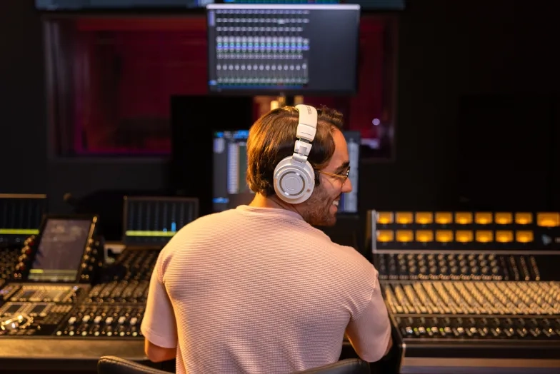 TAC student works in Studio H.