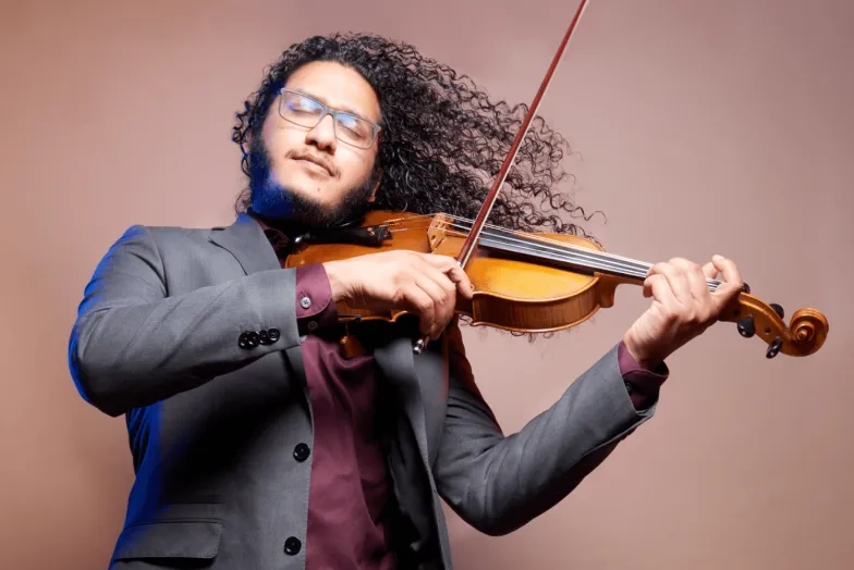 Nasr Sheikh ’21 headshot viola