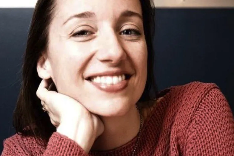 Kati Roberts (’01)