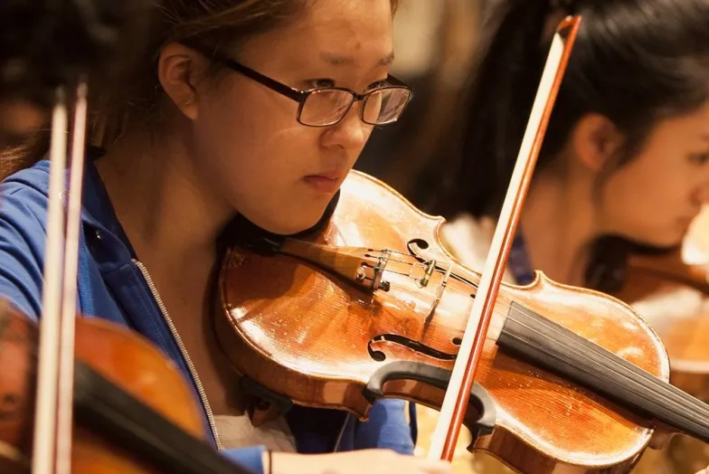 close up of a violinist