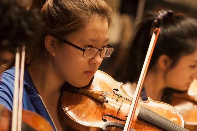 violinist up close playing