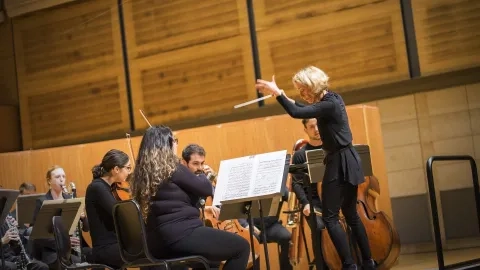Nicole Paiement conducts New Music ensemble