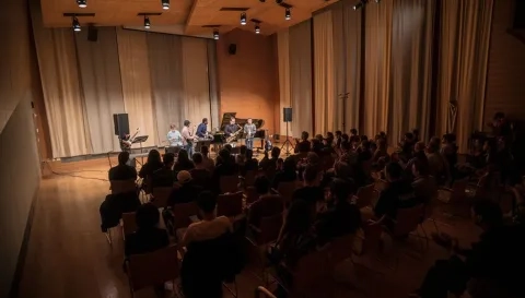 RJAM students performing in Salon